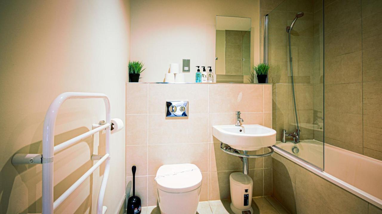 Superb City Center 1 Or 2 Bedroom Apts King Bed 南安普敦 外观 照片