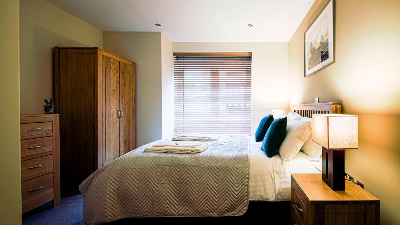 Superb City Center 1 Or 2 Bedroom Apts King Bed 南安普敦 外观 照片