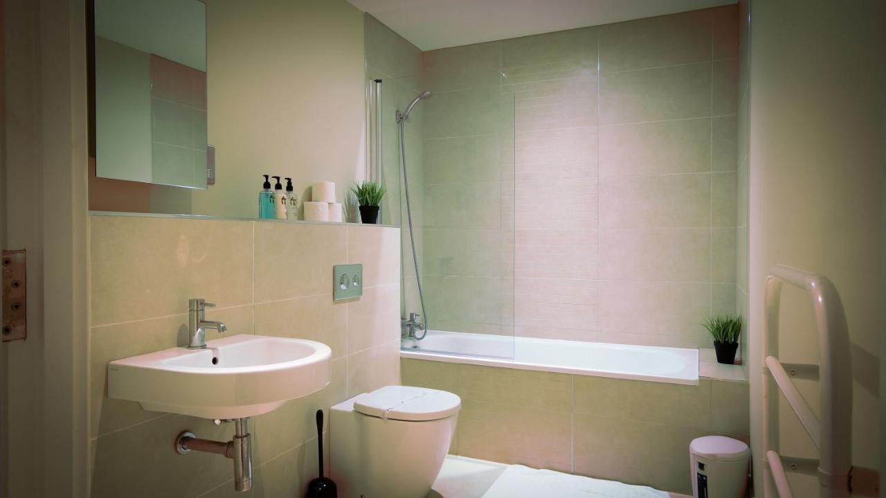Superb City Center 1 Or 2 Bedroom Apts King Bed 南安普敦 外观 照片
