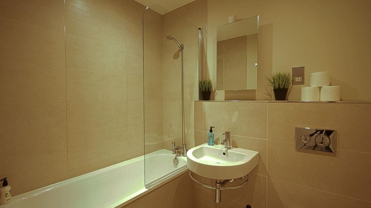 Superb City Center 1 Or 2 Bedroom Apts King Bed 南安普敦 外观 照片