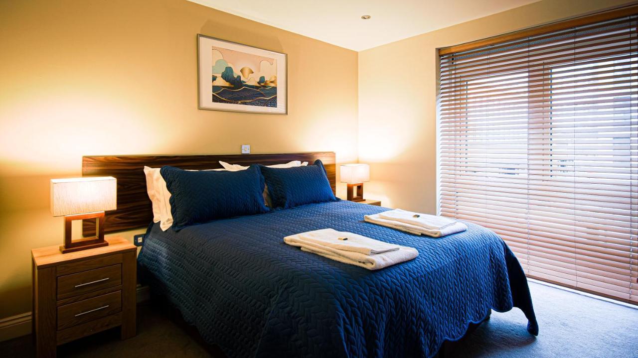 Superb City Center 1 Or 2 Bedroom Apts King Bed 南安普敦 外观 照片