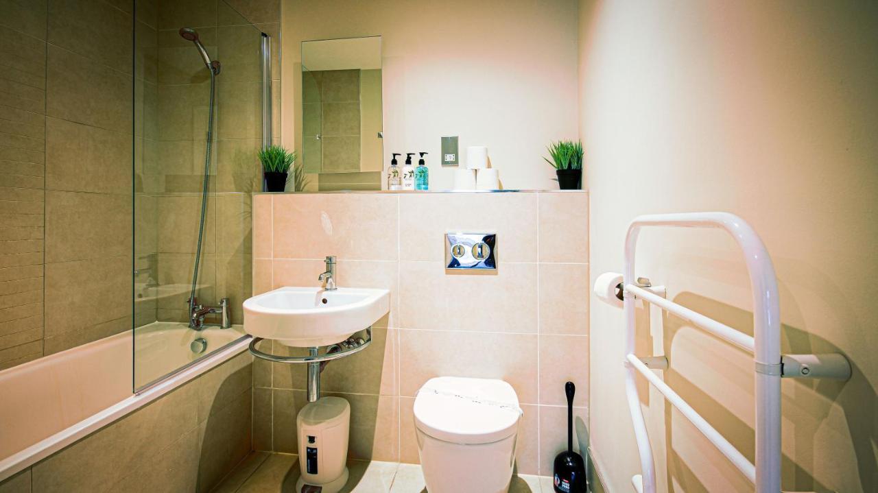 Superb City Center 1 Or 2 Bedroom Apts King Bed 南安普敦 外观 照片