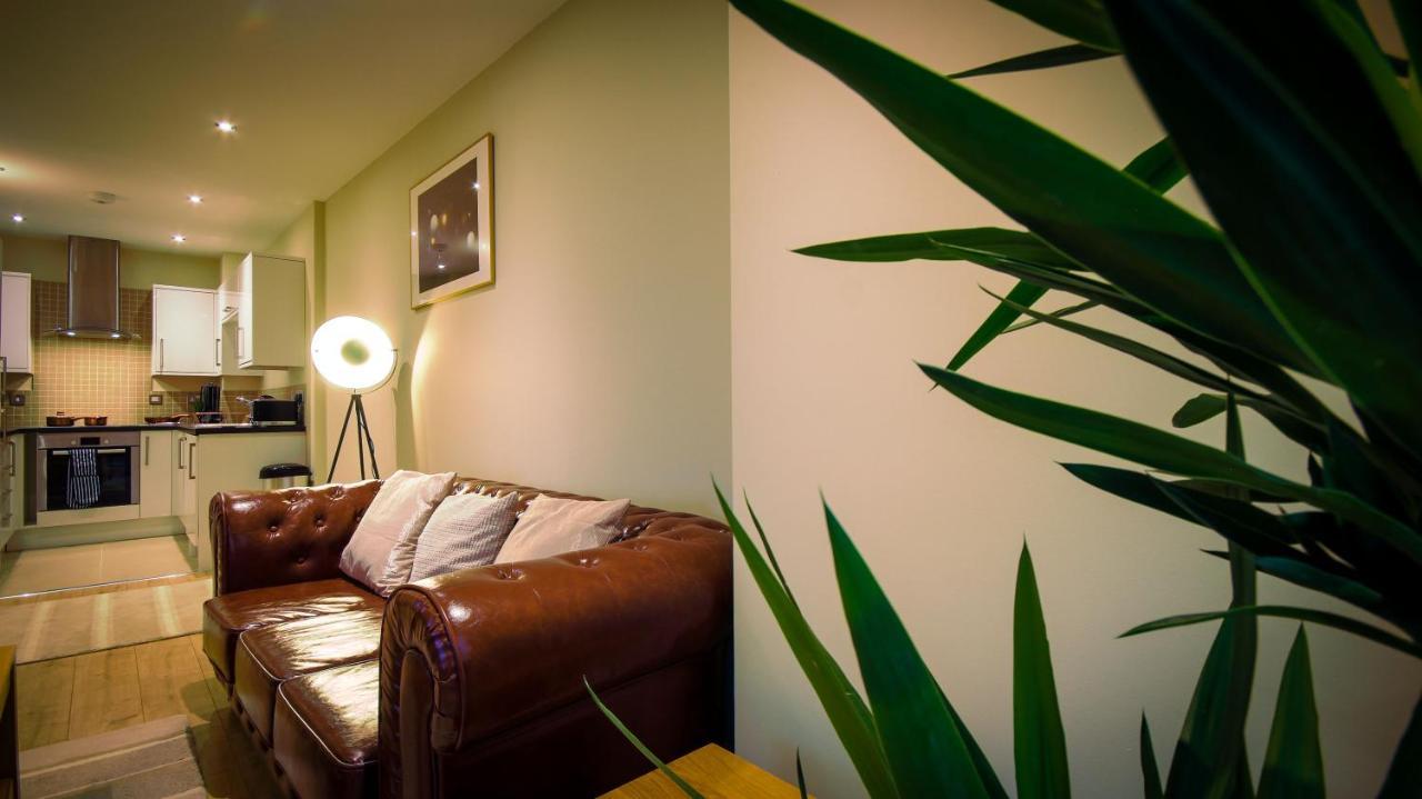 Superb City Center 1 Or 2 Bedroom Apts King Bed 南安普敦 外观 照片