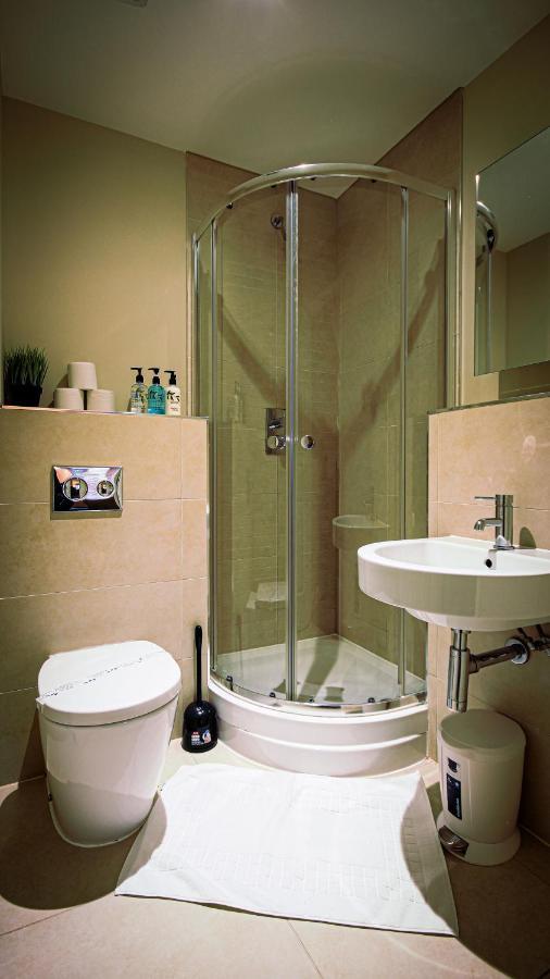 Superb City Center 1 Or 2 Bedroom Apts King Bed 南安普敦 外观 照片