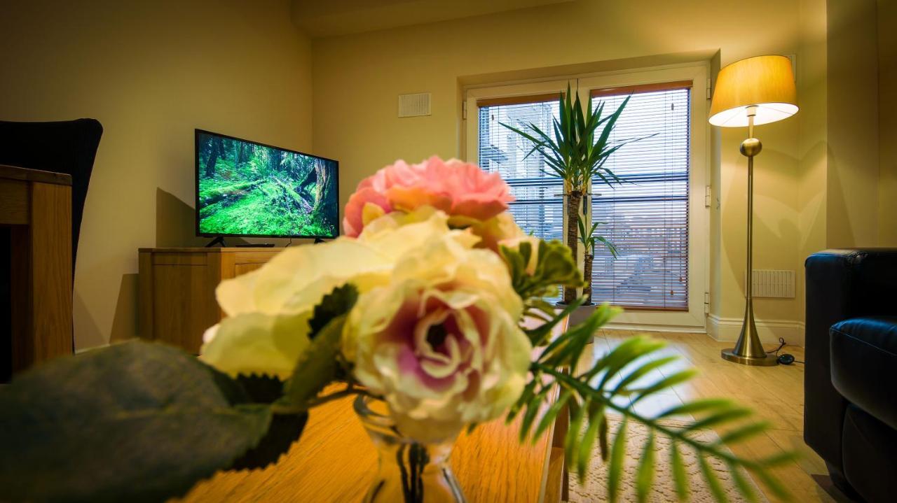 Superb City Center 1 Or 2 Bedroom Apts King Bed 南安普敦 外观 照片